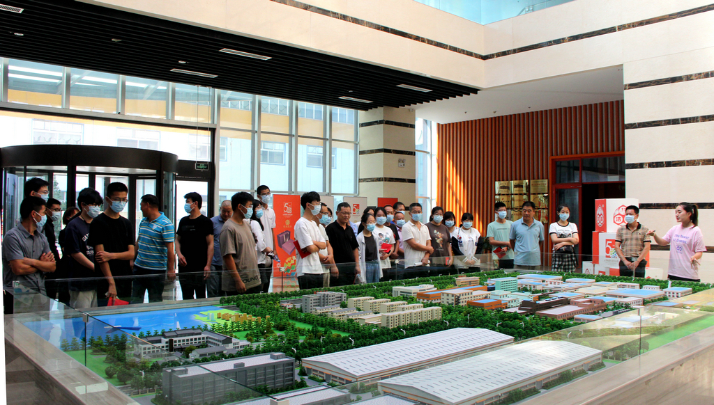 潔晶集團舉行2022年職工子女高考獎學金發(fā)放儀式