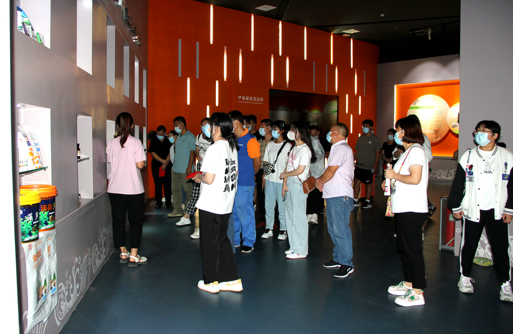 潔晶集團舉行2022年職工子女高考獎學金發(fā)放儀式